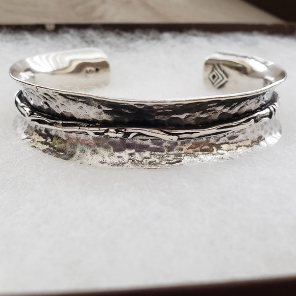 Silpada Sterling Silver Hammered Textured Cuff B1684 - Picture 2 of 14
